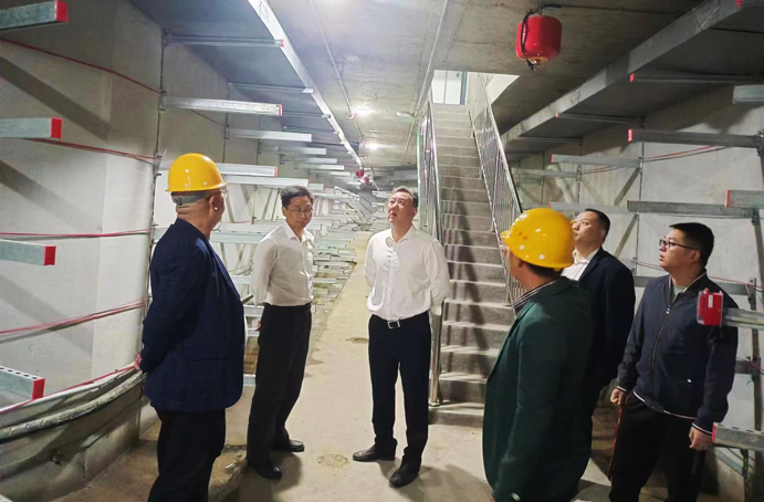 徐旭前往南昌縣河洲路項目、小藍(lán)大道快速化項目調(diào)研