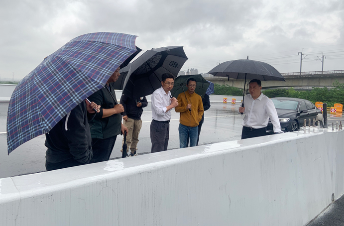 徐旭前往南昌縣河洲路項目、小藍(lán)大道快速化項目調(diào)研pg